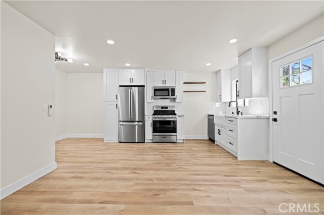 Detail Gallery Image 7 of 24 For 21209 De La Guerra St, Woodland Hills,  CA 91364 - 1 Beds | 1 Baths