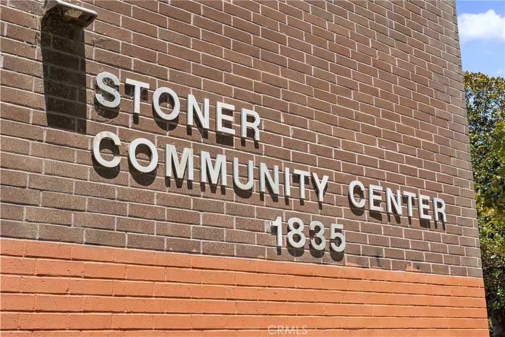 https://media.crmls.org/medias/050c5cca-ee8c-4265-8e48-4c8d7c097c0e.jpg?preset=X-Large