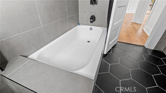 4095 Albatross Street, San Diego CA: https://media.crmls.org/medias/050cb80f-9571-4cc9-a9da-be6ad80eec0a.jpg