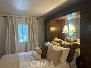 https://media.crmls.org/medias/050d7575-9638-4036-9872-4d6075cf7e7f.jpg?preset=X-Large