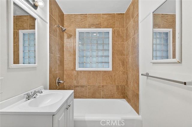 Detail Gallery Image 17 of 38 For 7046 Murietta, Van Nuys,  CA 91405 - 4 Beds | 2 Baths
