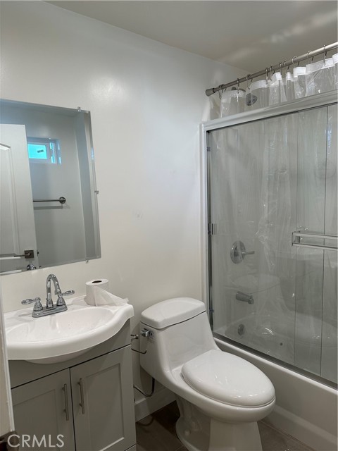 Detail Gallery Image 8 of 25 For 1741 Glenwood Rd, Glendale,  CA 91201 - 3 Beds | 2 Baths
