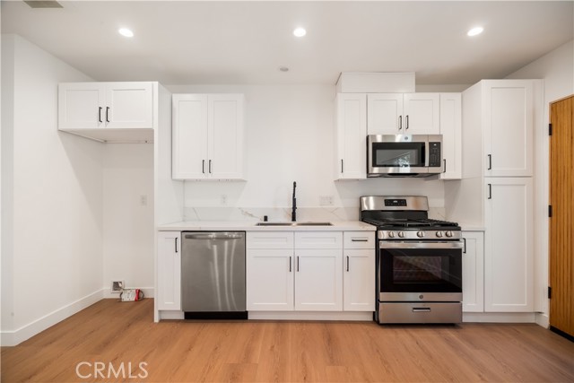 Detail Gallery Image 32 of 75 For 6935 Jellico Ave, Lake Balboa,  CA 91406 - 8 Beds | 8 Baths