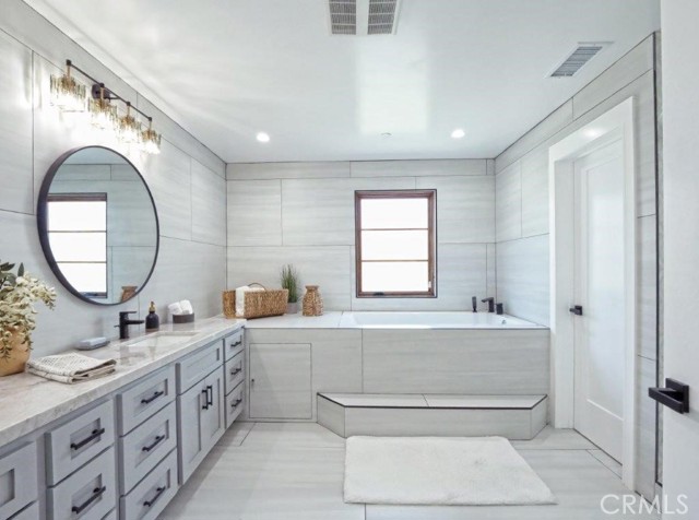 6888 Alta Vista Drive, Rancho Palos Verdes CA: https://media.crmls.org/medias/050f1924-0fc2-43de-b84c-e70d05b0bc44.jpg