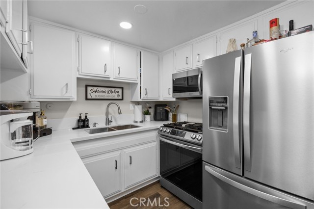 Detail Gallery Image 9 of 29 For 3050 S Bristol, Santa Ana,  CA 92704 - 1 Beds | 1 Baths