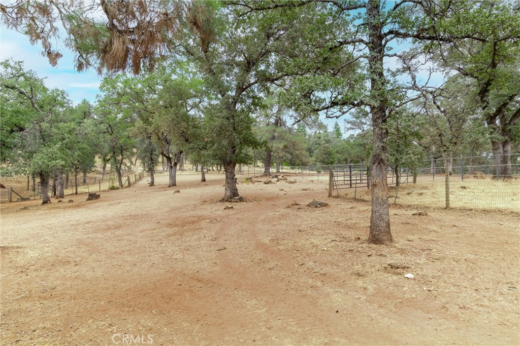 https://media.crmls.org/medias/0510c5df-09ab-4f8c-8b5d-9da458928aee.jpg?preset=X-Large