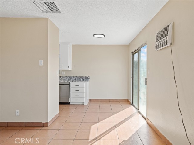 Detail Gallery Image 7 of 35 For 16615 Batson Pl, Victorville,  CA 92395 - 4 Beds | 2 Baths