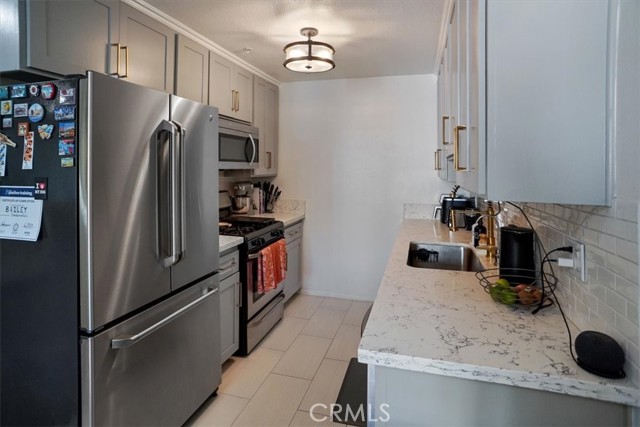 Detail Gallery Image 5 of 16 For 11044 Acama, North Hollywood,  CA 91602 - 2 Beds | 2 Baths