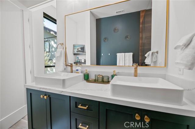 807 Cameron Drive, Big Bear Lake, CA 92315