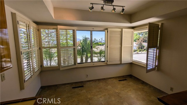 Detail Gallery Image 16 of 48 For 151 Cumberland Rd, Glendale,  CA 91202 - 2 Beds | 2/1 Baths