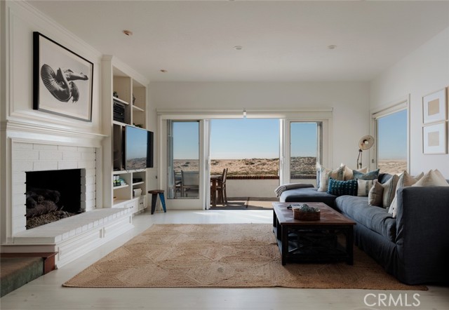 Detail Gallery Image 4 of 19 For 116 E Oceanfront, Newport Beach,  CA 92661 - 3 Beds | 2/1 Baths