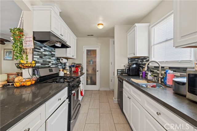 Detail Gallery Image 17 of 27 For 10323 Eldora, Sunland,  CA 91040 - 5 Beds | 4 Baths