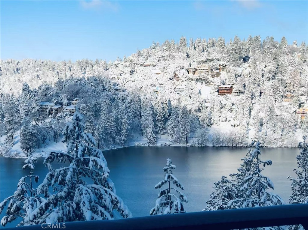 https://media.crmls.org/medias/05130d62-577c-41a9-ac9e-e923519339a1.jpg?preset=X-Large