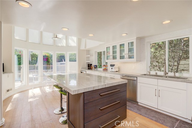 Eat in Kitchen perfect for entertaining