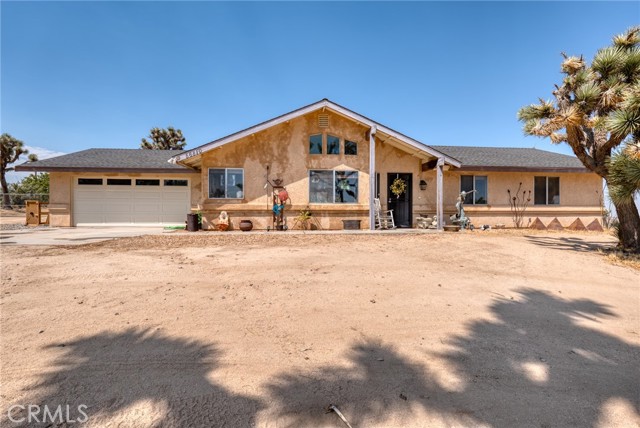 Detail Gallery Image 4 of 27 For 56810 Chipmunk Trl, Yucca Valley,  CA 92284 - 3 Beds | 2 Baths