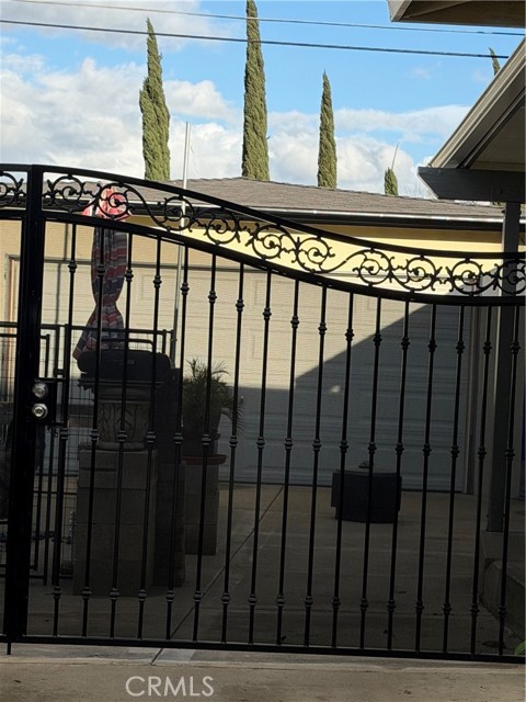 Detail Gallery Image 4 of 10 For 451 N Oakdale, Rialto,  CA 92376 - 3 Beds | 1 Baths