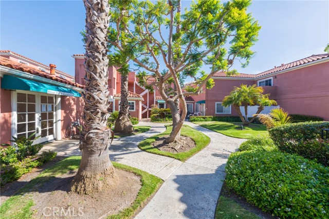 409 Utica Avenue, Huntington Beach CA: https://media.crmls.org/medias/0515cf7b-4539-4ef6-a681-ababcd5f3fa8.jpg