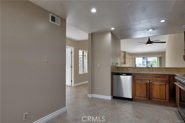 Detail Gallery Image 15 of 69 For 18 Starflower #10,  Irvine,  CA 92604 - 3 Beds | 2 Baths