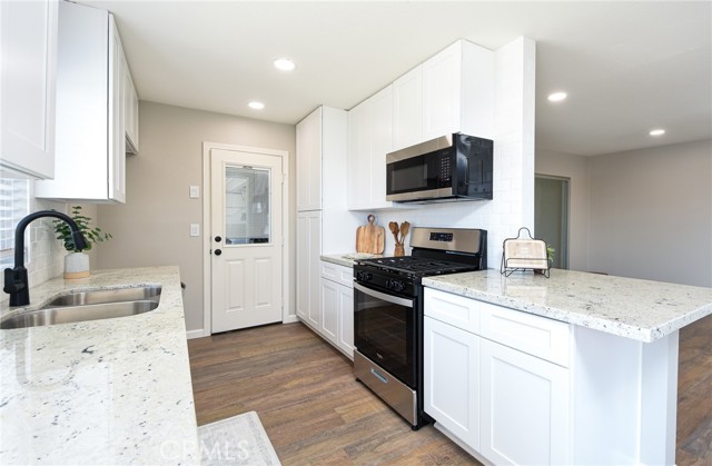 15195 Kingsway Drive, Lake Elsinore CA: https://media.crmls.org/medias/0516e498-494f-45a0-b522-7b183855a5c0.jpg