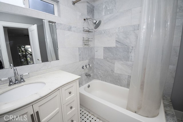 Detail Gallery Image 23 of 34 For 11343 Missouri Ave, Los Angeles,  CA 90025 - 4 Beds | 3 Baths