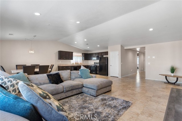 Detail Gallery Image 13 of 41 For 11914 Andrews Pl, Victorville,  CA 92392 - 3 Beds | 2 Baths