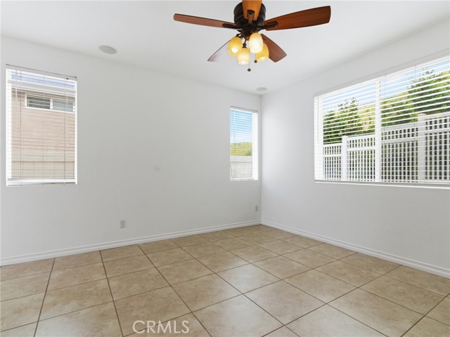 Detail Gallery Image 23 of 36 For 29436 Shannon Ct, Canyon Country,  CA 91387 - 4 Beds | 2/1 Baths