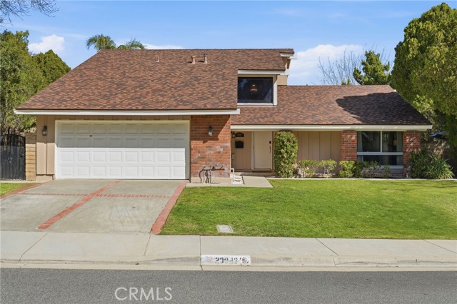 Detail Gallery Image 3 of 41 For 23943 via Flamenco, Valencia,  CA 91355 - 5 Beds | 3 Baths