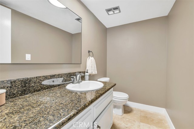 Detail Gallery Image 15 of 27 For 5115 Kester Ave #22,  Sherman Oaks,  CA 91403 - 2 Beds | 2/1 Baths