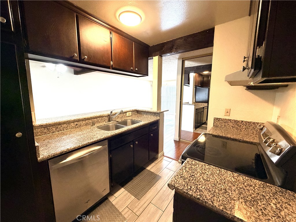 https://media.crmls.org/medias/0519847f-b292-402f-ac91-4c91486df5d2.jpg?preset=X-Large