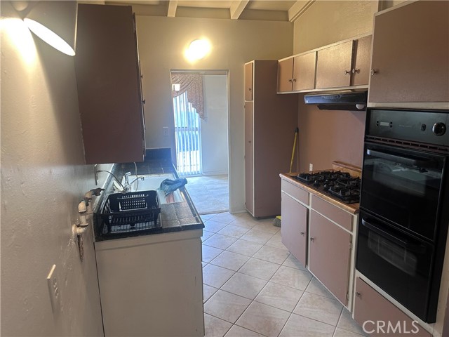 Detail Gallery Image 8 of 21 For 2248 Canterbury Ave, Pomona,  CA 91768 - 3 Beds | 2 Baths
