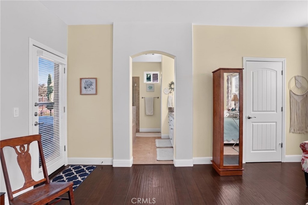 https://media.crmls.org/medias/051ab749-e90d-4853-8a42-d3eade5aa3a2.jpg?preset=X-Large