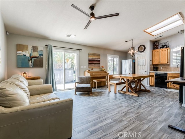 104 W Mariposa Street, Avenal CA: https://media.crmls.org/medias/051b14cb-9d9e-44e2-8f06-ea5df5f7c183.jpg