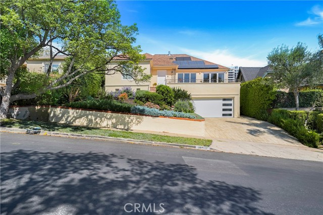 Detail Gallery Image 3 of 56 For 10707 Rochester, Los Angeles,  CA 90024 - 3 Beds | 3 Baths