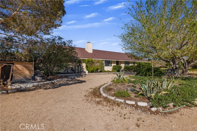 Detail Gallery Image 4 of 51 For 31212 Rabbit Springs Rd, Lucerne Valley,  CA 92356 - 3 Beds | 2 Baths