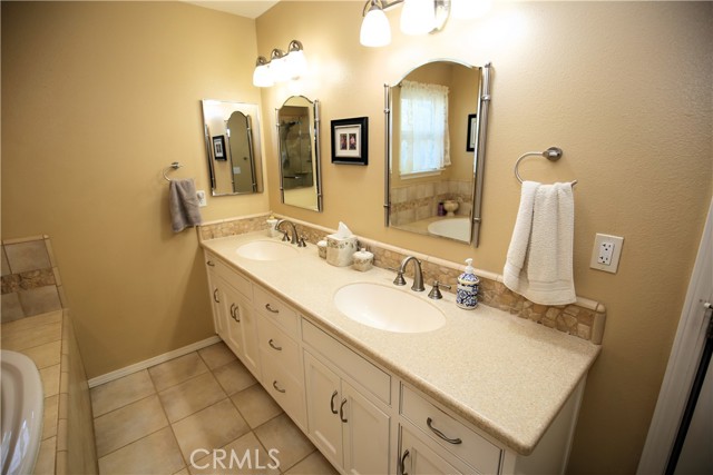 Detail Gallery Image 26 of 37 For 171 Bridgegate Ln, Paso Robles,  CA 93446 - 4 Beds | 3 Baths