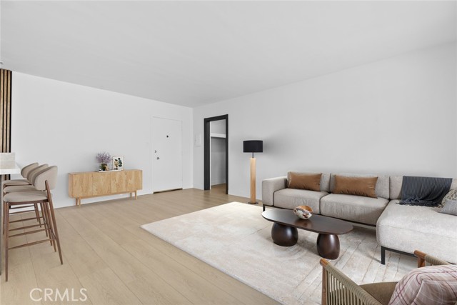 960 Larrabee Street, West Hollywood CA: https://media.crmls.org/medias/051cba14-96ca-4671-993a-4198df893857.jpg