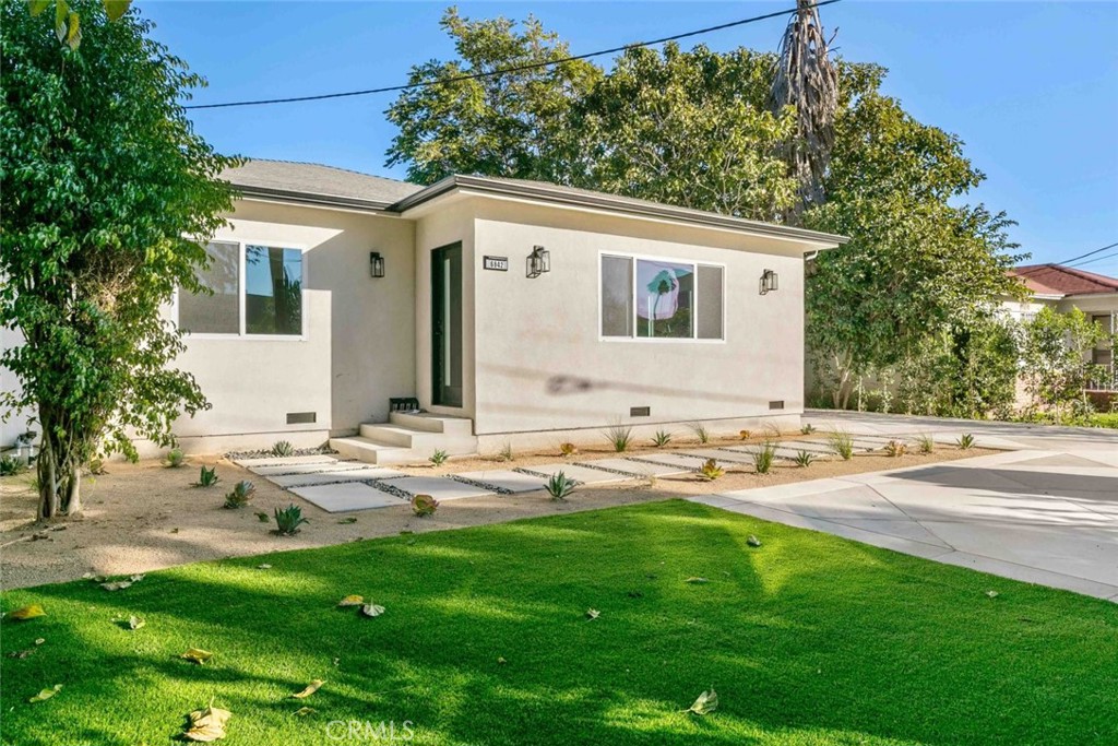 6842 Cedros Avenue
