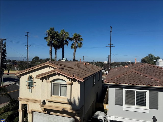 503 S Maria Avenue, Redondo Beach CA: https://media.crmls.org/medias/051ea350-d52b-47f6-81b5-4e46126e2d1b.jpg