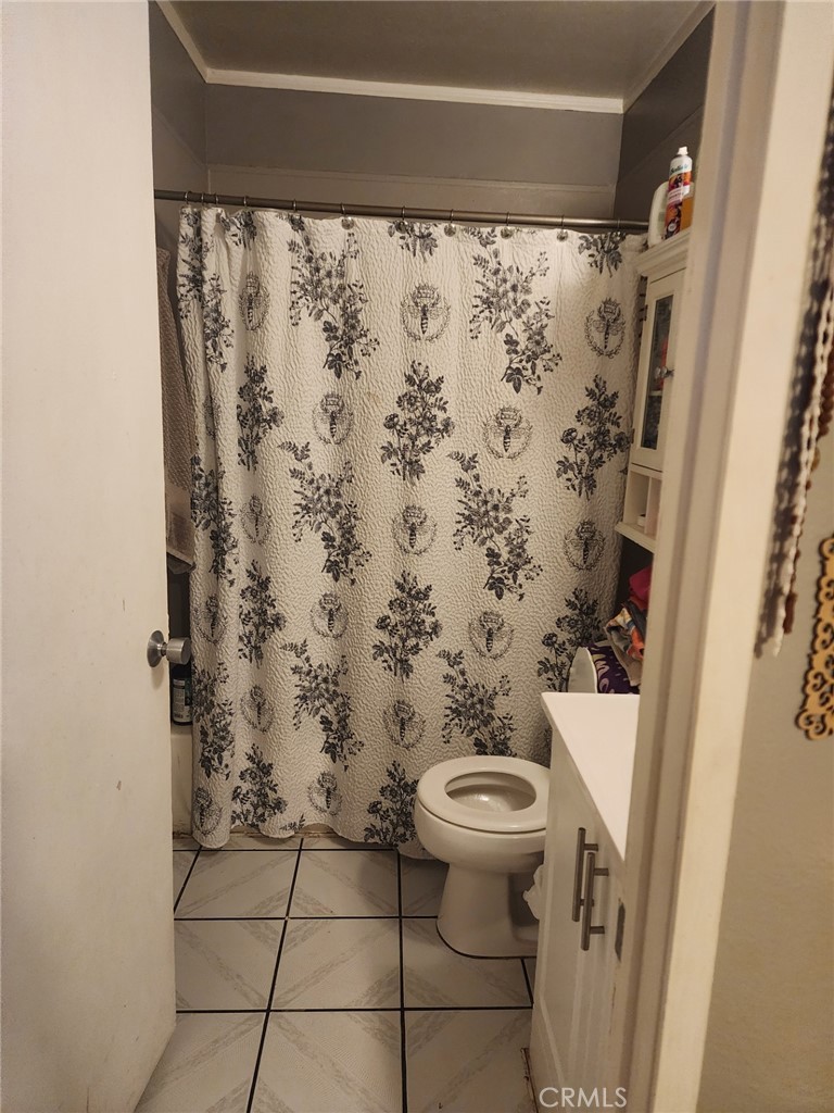 https://media.crmls.org/medias/051ef32c-69a3-4314-9006-1378d2c8e5a9.jpg?preset=X-Large
