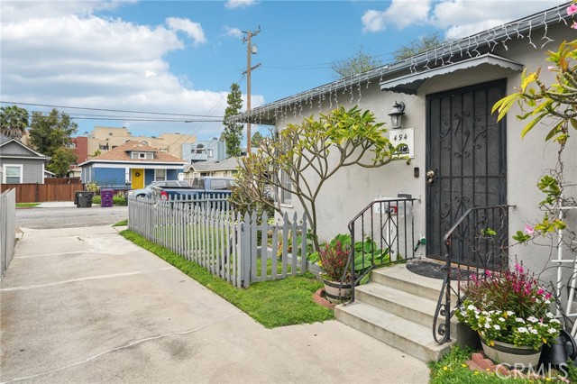494 Almond Avenue, Long Beach CA: https://media.crmls.org/medias/051f0493-883d-47eb-9cea-7a5a1707b393.jpg