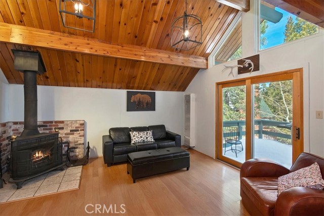 Detail Gallery Image 4 of 37 For 1370 Primrose Ct, Big Bear Lake,  CA 92315 - 2 Beds | 1/1 Baths