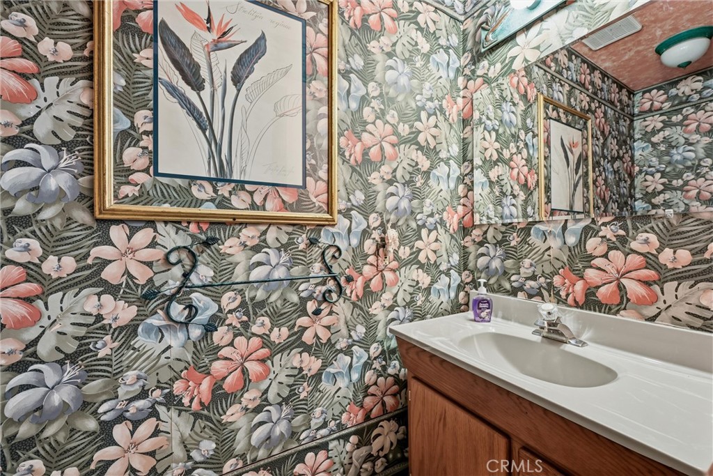 https://media.crmls.org/medias/051f9844-5133-466f-a4e1-ff84bd7375d1.jpg?preset=X-Large
