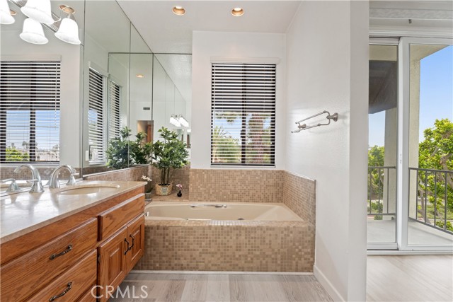 Detail Gallery Image 18 of 33 For 5422 Heron Bay #23,  Long Beach,  CA 90803 - 4 Beds | 3/1 Baths