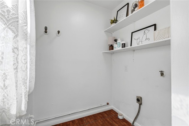 665 Hennipen, Pomona CA: https://media.crmls.org/medias/05211440-e731-4609-befe-10407c045aee.jpg