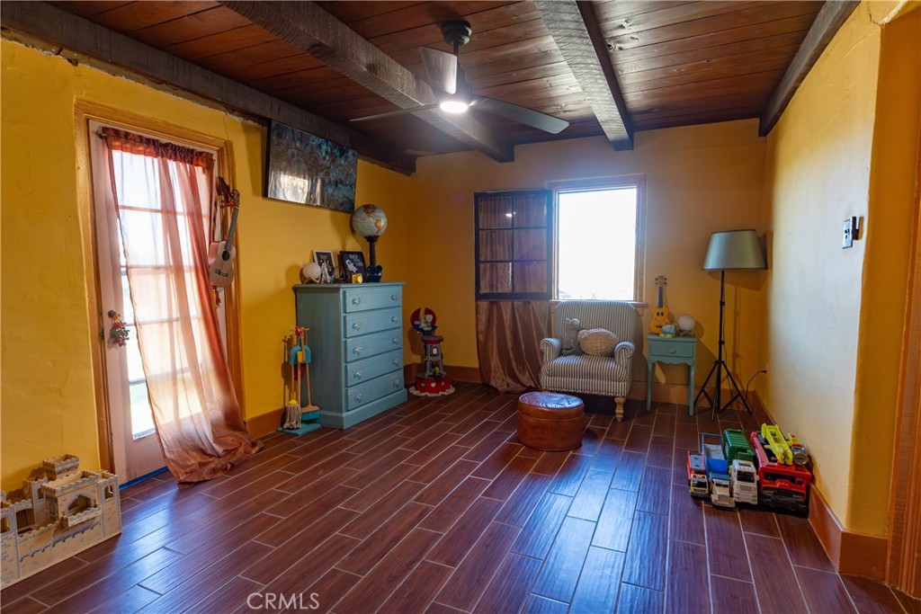 https://media.crmls.org/medias/052141bc-0ea8-4d1d-a42e-a855c59967d8.jpg?preset=X-Large