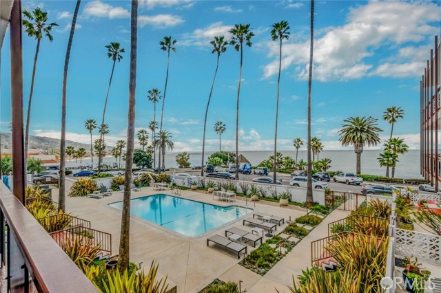 330 Cliff Drive, Laguna Beach CA: https://media.crmls.org/medias/05217085-4415-4573-a4c9-f2c08437a9e9.jpg