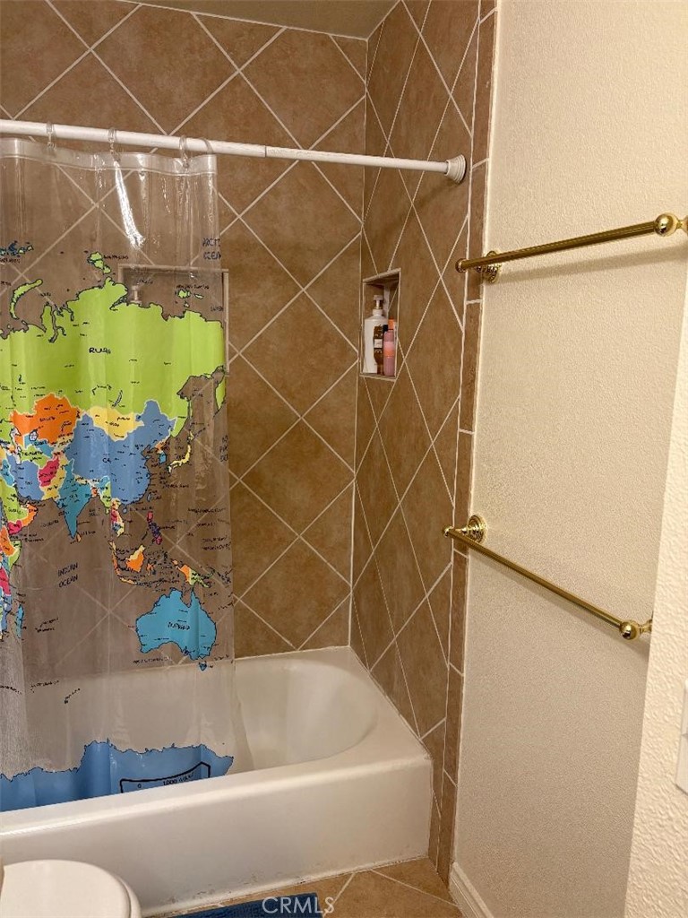 https://media.crmls.org/medias/0523648e-06b3-4aa2-9d2d-3ac8056d326e.jpg?preset=X-Large