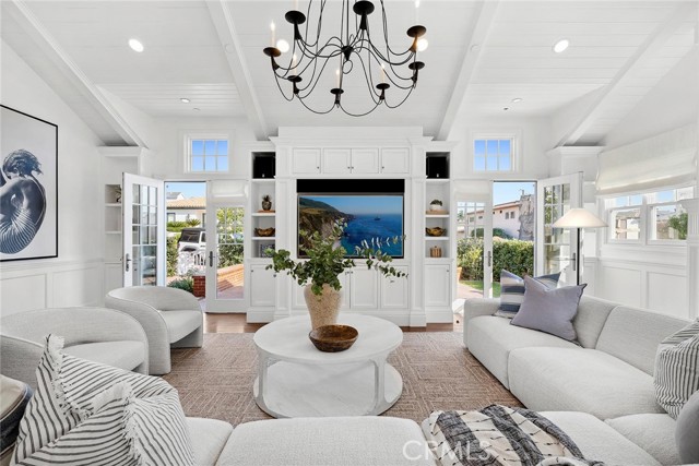 Detail Gallery Image 10 of 48 For 215 Marigold Ave, Corona Del Mar,  CA 92625 - 6 Beds | 6/1 Baths