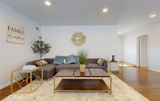 Detail Gallery Image 5 of 21 For 17965 Wellington, Tustin,  CA 92780 - 3 Beds | 2 Baths