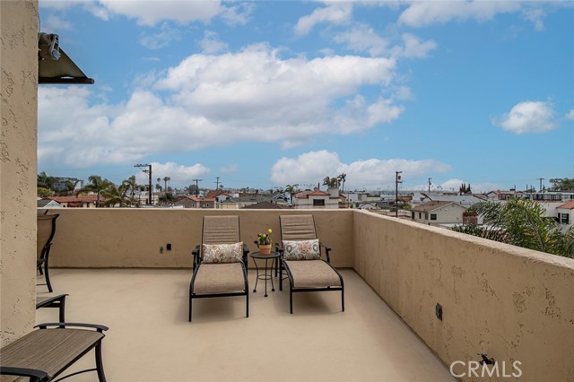 Detail Gallery Image 39 of 43 For 129 Santa Ana Ave, Long Beach,  CA 90803 - 3 Beds | 3/1 Baths